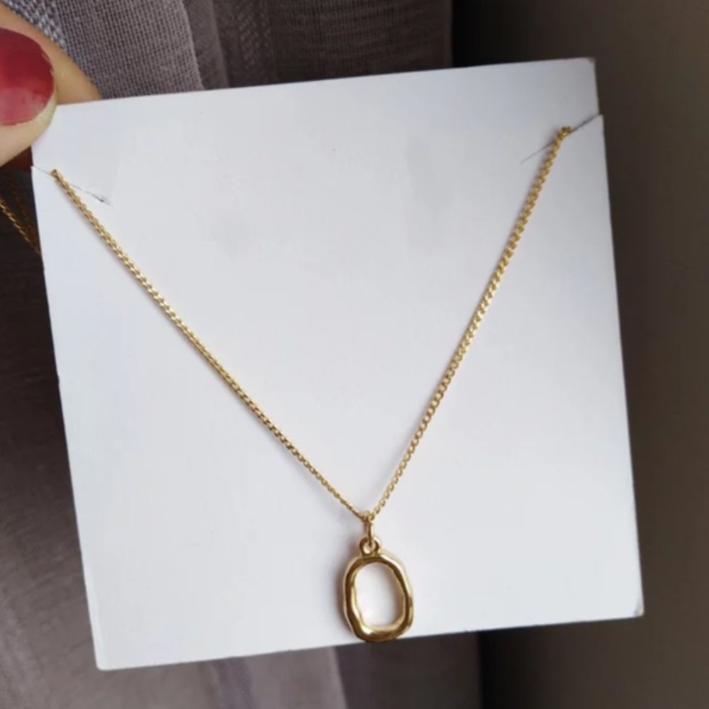 NEW 18k Yellow Gold Irregular Oval Necklace - Picture 6 of 8